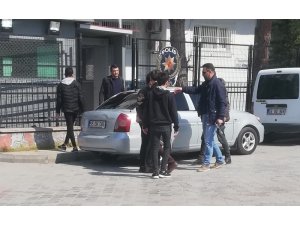 Kalem yerine silah taşıyorlar