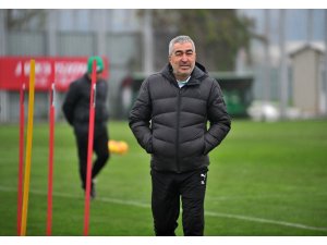 Bursaspor, Teknik Direktör Samet Aybaba ile yollarını ayırdı