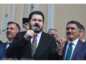 Ağrı Belediye Başkanı Sayan: "Mahallenizde çalışan gariban çöpçülere kızmayın, gelin bana kızın’’