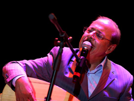 Neşet Ertaş yeniden yoğum bakımda