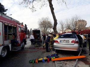 Fatih’te sıkışmalı kaza: 2’si ağır 5 yaralı