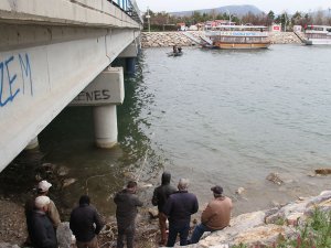 Beyşehir'de avcılardan gölden balık kaçağına karşı ağlı önlem