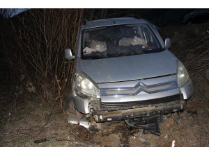 Sivas'ta hafif ticari araç devrildi: 5 yaralı