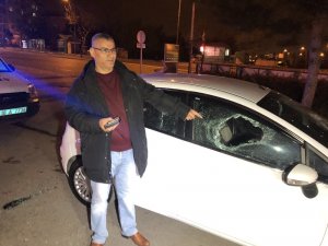 Aracının bütün camlarını kırdılar, gördüğü manzara karşısında şaşkına döndü