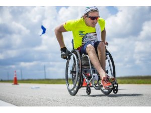 Son şampiyon Anderson herkesi Wings for Life World Run’da koşmaya davet etti