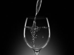 Bir bardak su kalbe iyi geliyor