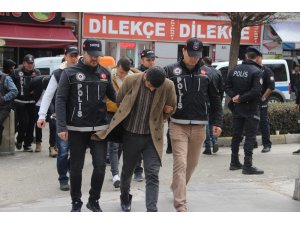 Uyuşturucu satıcıları adliyeye sevk edildi