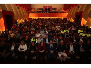 Polisler "Yalan Makinası" oyununu izledi