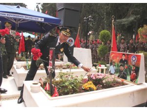 Mersin polisinden şehitlik ziyareti