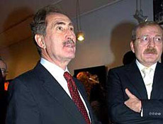 Bakan Günay elinde neyi sakladı?