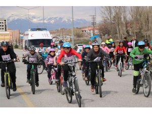 Erzincan’da bisiklet il birinciliği yarışmaları yapıldı