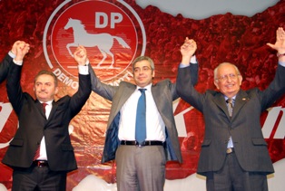 Namık Kemal Zeybek DP'ye katıldı