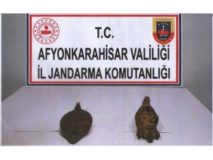 Eski döneme ait kandillerle birlikte yakalandılar