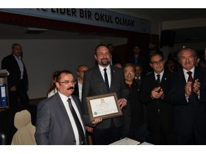 Başkan Utku Gümrükçü görevine başladı