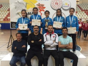 Badminton kız takımı Türkiye şampiyonu oldu