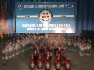 Kocaeli’de durdurulan araçta 190 şişe kaçak içki yakalandı