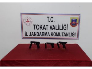 Silahları satamadan yakalandılar