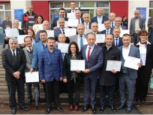 Turgutlu’nun yeni başkanı Çetin Akın mazbatasını aldı