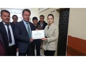 Sarıveliler’de Halil Kulak mazbatasını aldı