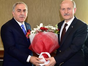 Fatih Belediye Başkanı seçilen Turan mazbatasını aldı