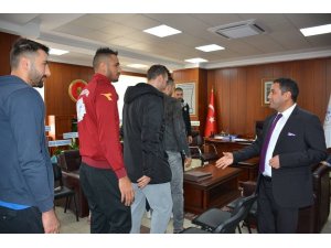 Başkan Ekinci voleybolcuları kabul etti