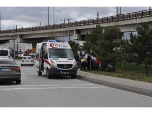 Afyonkarahisar’da kontrolden çıkan araç takla attı; 3’ü çocuk 6 yaralı