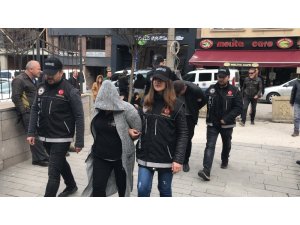 Uyuşturucu satıcıları adliyede