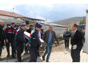 Evinde silahla vurulmuş halde ölü olarak bulundu