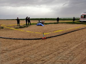 Tarlada ölü bulundu