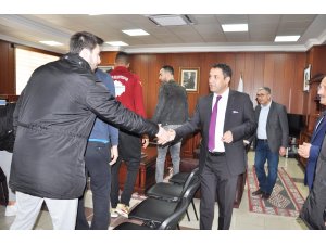 Başkan Ekinci voleybolcuları kabul etti