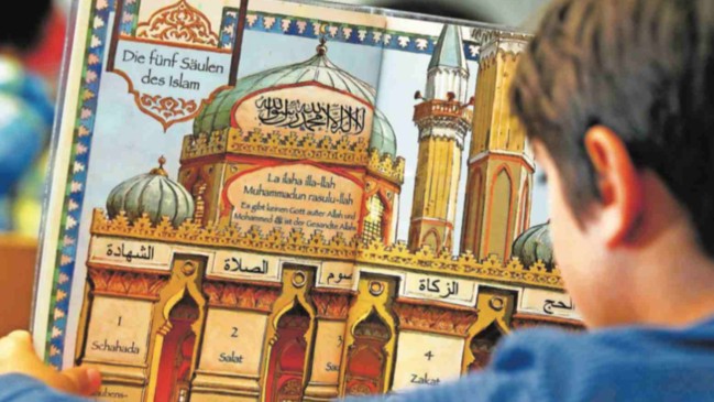 FETÖ, Alman çocukların beynini nasıl yıkıyor? Ünlü gazete haberleştirdi...