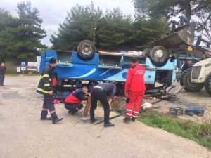 Tarım işçilerini taşıyan otobüs devrildi: 1 ölü, 12 yaralı