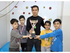 Okul yönetimi hazırladı, öğrenciler şampiyon oldu