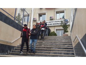 İstanbul’da sahte altın sikke satan Suriyeli şahıslar suçüstü yakalandı