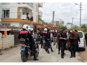 Mahallede gözaltı gerginliği