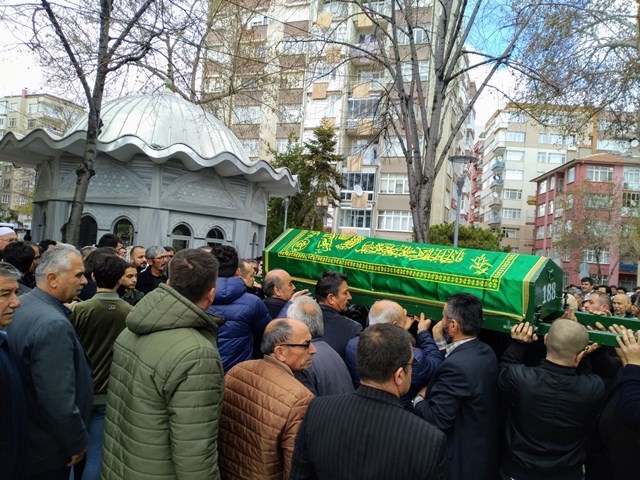 Gazeteci Cevat Örnek toprağa verildi