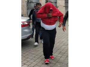 Evinde ve aracında uyuşturucu ele geçirildi