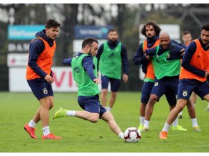 Fenerbahçe’de derbi mesaisi sürüyor