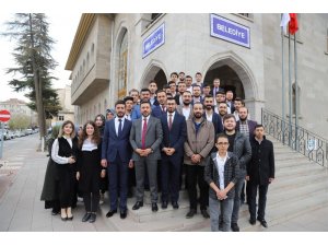AK Gençlikten Başkan Arı’ya tebrik ziyareti