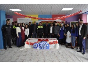 Siverek’te kavga ihbarına giden polislere sürpriz kutlama