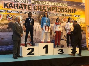 Aysima, aldığı madalya ile Kartepe’nin gurur kaynağı oldu