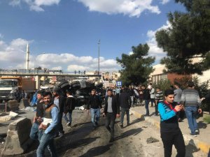 Freni patlayan kamyon dehşet saçtı