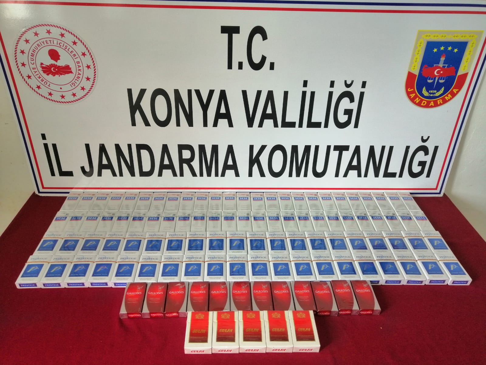 Jandarma Kaçak Sigara Ele Geçirdi