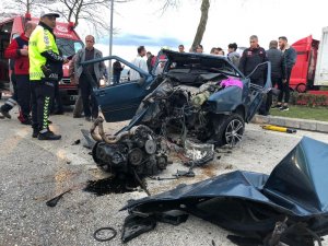 Düzce’de otomobil ağaca çarptı: 2 yaralı