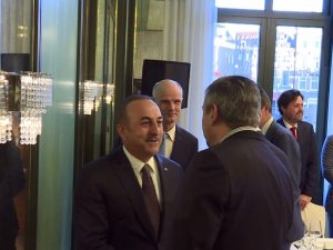 Bakan Çavuşoğlu, Hollandalı mevkidaşı ile bir araya geldi