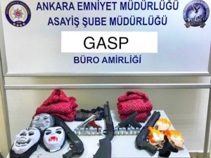 Maskeli hırsızlar akaryakıt istasyonunu böyle soydular