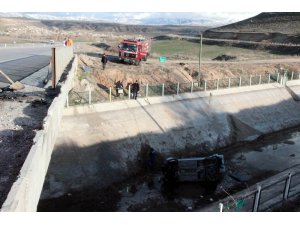 Otomobil köprüden uçtu: 2 yaralı