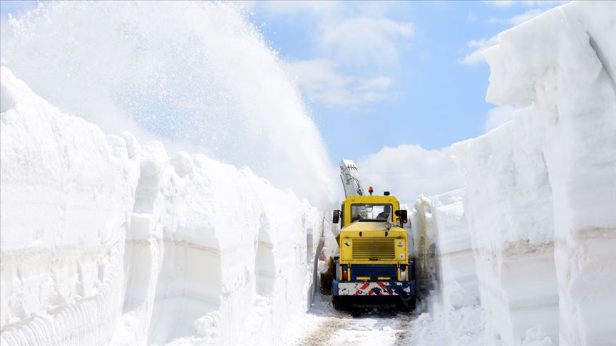 Nisan ayında 6 metre karla mücadele