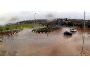 Hafif ticari araçlar çarpıştı: 2 yaralı