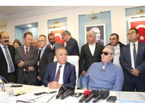 Deniz Baykal: "Her seçim bir yenilenmedir"